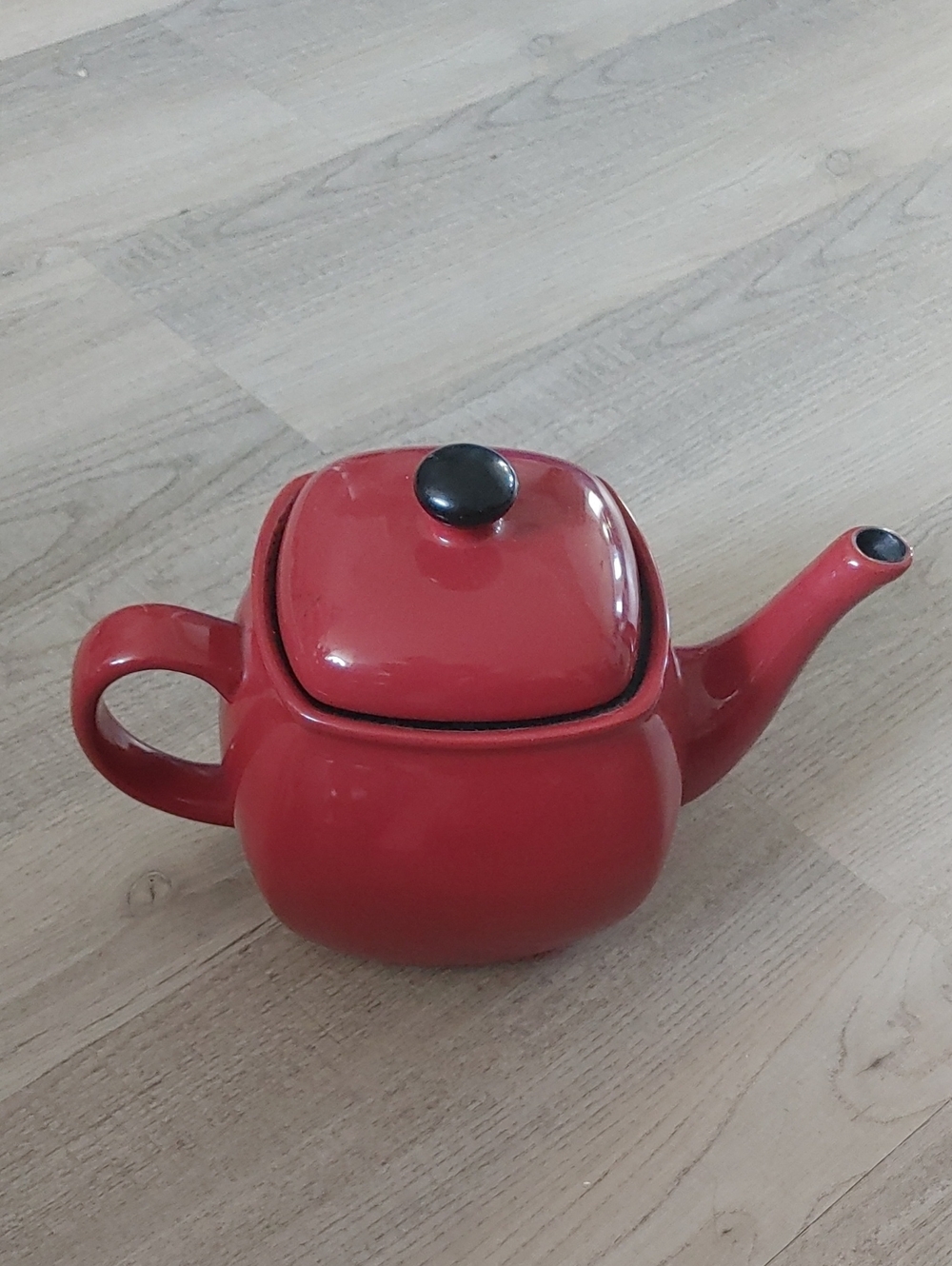 Corelle Coordinates Hearthstone Stoneware Red Chili Teapot with Lid